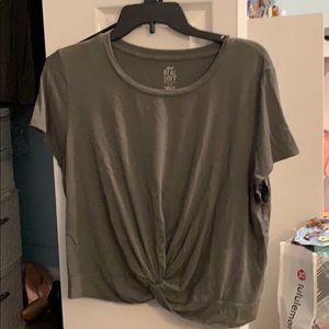 Short sleeve cropped tee, twisted front